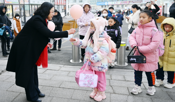 通过科技进讲堂激起学生对科技的兴趣引导他们在探究中生长 通过科技进讲堂激起学生对科技的兴趣引导他们在探究中生长