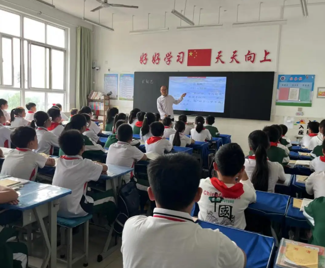 让在展现中形塑严设变迁学让学生在变式搬迁中提高严肃之格 让在展现中形塑严设变迁学让学生在变式搬迁中提高严肃之格