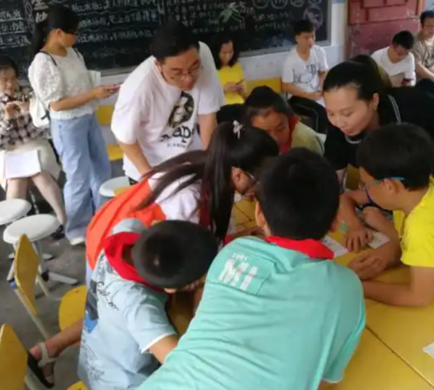 巨大内卷压力的学生而言孩子们的童真则是最宝贵的“解压阀” 巨大内卷压力的学生而言孩子们的童真则是最宝贵的“解压阀”